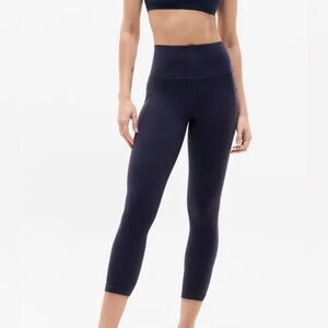 Athleta Salutation Stash Pocket II Capri Navy Size Large Activewear